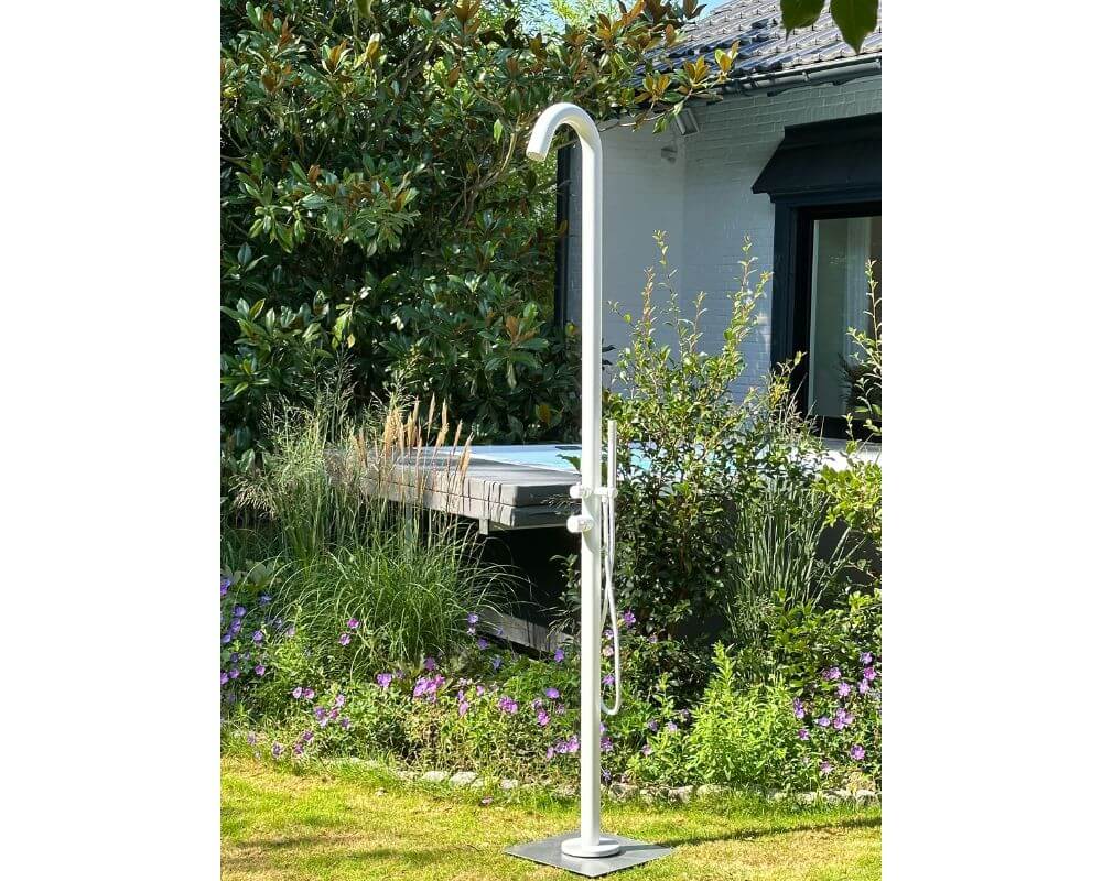 Garten Dusche SYLT weiß V4A Edelstahl Kalt- und Warmwasserdusche | Gartendusche V4A | großer Brausekopf | mit Handbrause